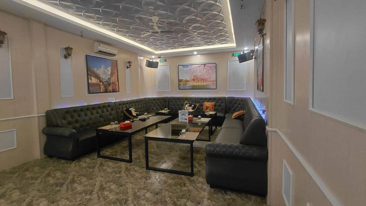 준코 가라오케 다낭 밝은 단체 룸 Junco Karaoke Da Nang group room