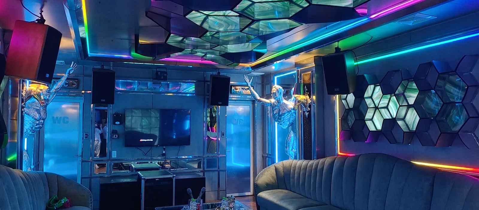 The9 더나인 가라오케 다낭 네온 룸 The9 Danang karaoke neon room