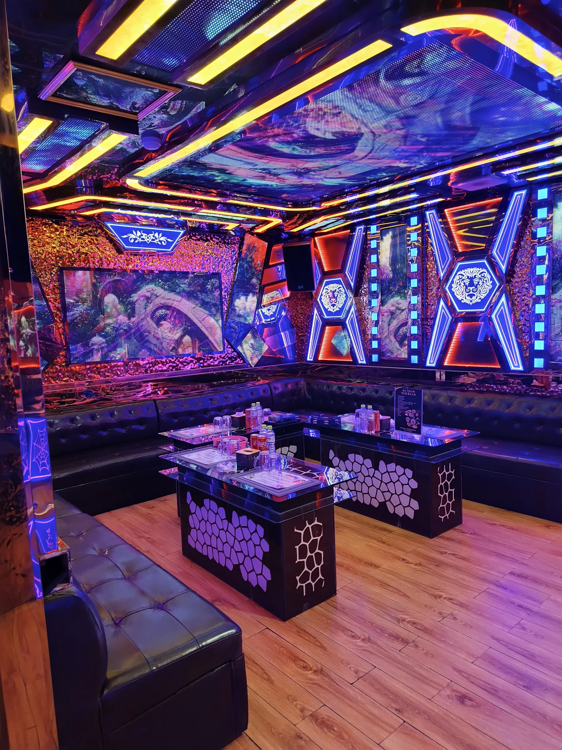 벤츠 가라오케 다낭 마루바닥 LED 스탠다드 룸 Benz Karaoke room